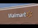 Wal-Mart increases store traffic, earnings beat