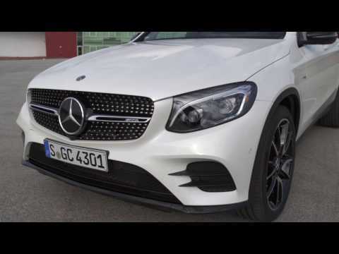 The new Mercedes-AMG GLC 43 4MATIC Coupé - Exterior Design in Diamond White Bright | AutoMotoTV