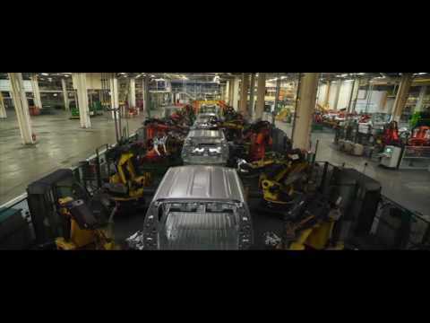 2017 Maubeuge Renault plant Body Shop | AutoMotoTV