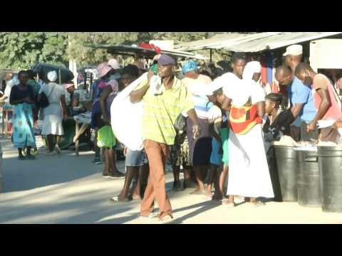 Zimbabwe hustle: street vendors defy virus curbs to live