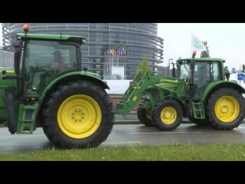 Tractors outside EU parliament, farmers denounce agriculture policy