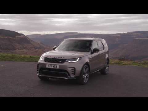 The new Land Rover Discovery R-Dynamic S P360 MHEV Design in Lantau Bronze
