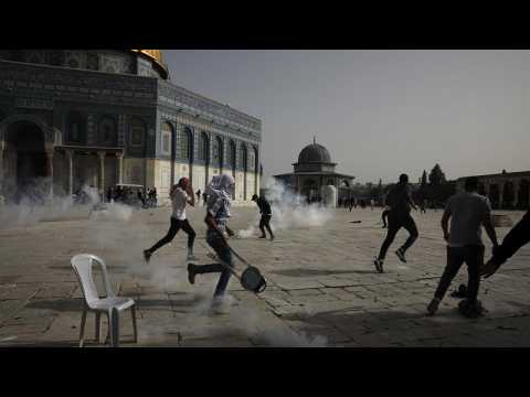 Hamas fires rockets at Jerusalem amid Israeli-Palestinian tensions