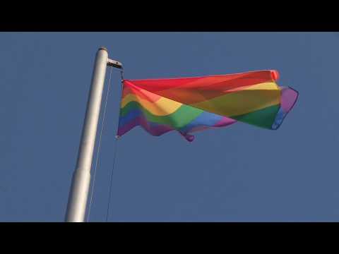 Buenos Aires raises the LGBTIQ + pride flag at the Obelisco