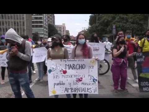 Protests demanding political dialog continue in Colombia