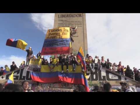 Thousands cry 'resistance' during new day of protest in Colombia