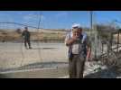 Palestinian workers try to cross into Israeli territory in Hebron