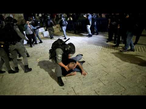 Israeli security forces, Palestinians clash in Jerusalem