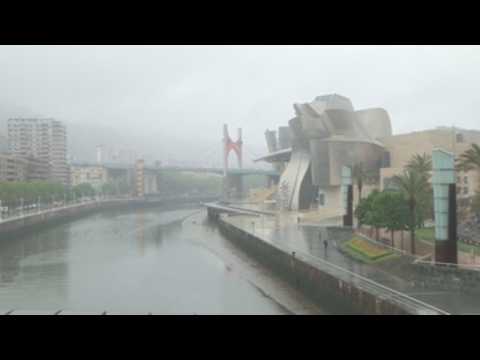 Rain, slight drop of temperatures in Bilbao