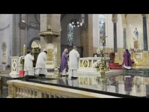 Manila cathedral holds mass for victims of Covid