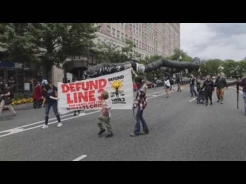 Climate activists protest against Wells Fargo Bank for "financing" oil pipeline
