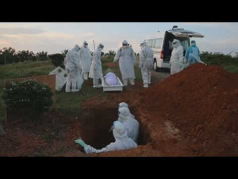 Burials of victims of Covid-19 in Kuala Lumpur before a new wave of the pandemic