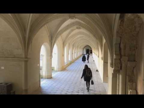 More than 900 works by entrepreneurs Martine and Léon Cligman arrive at a Royal Loire Abbey