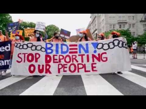 Young immigrants protest against Biden to obtain citizenship