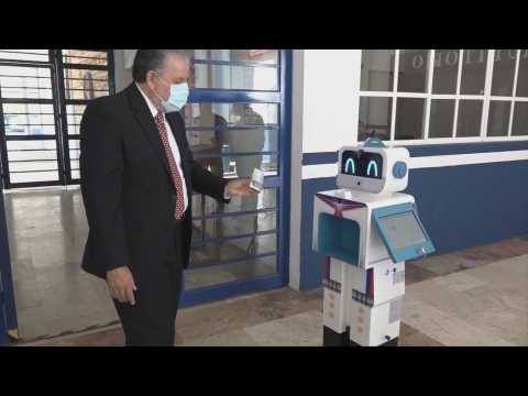 A robot takes care of students from the Mexican state of Queretaro