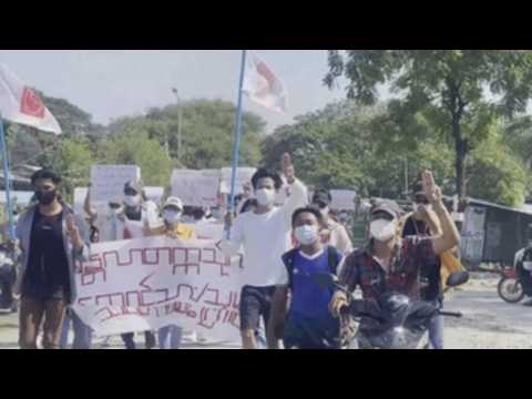 Protest against military coup continues in Mandalay