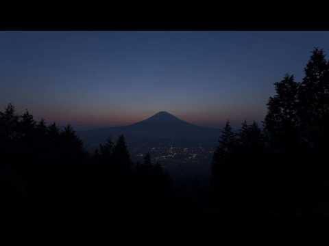 Japan's hikers return to Mount Fuji
