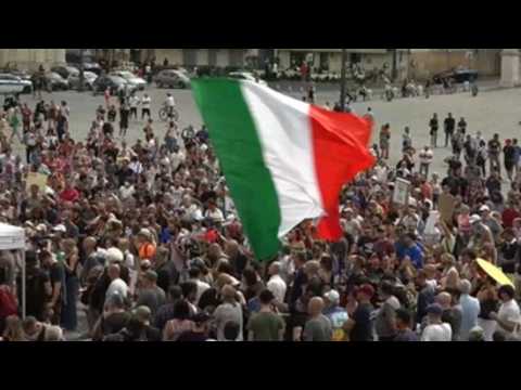 Hundreds protest in Rome against coronavirus certificate