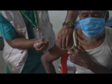 Vaccination campaign for Rohingya refugees begins in Bangladesh