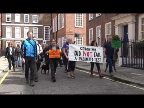 Protest in London against court order forcing alpaca to be put down