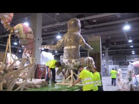 Valencia begins the transfer of the Fallas monuments to the streets