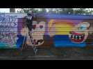 Roubaix : des habitants du Pile et des Streets artistes embellissent un bardage d'une friche
