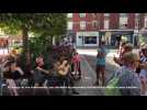 À Chauny à Chauny la braderie fais le pleins et les antipass manifestent
