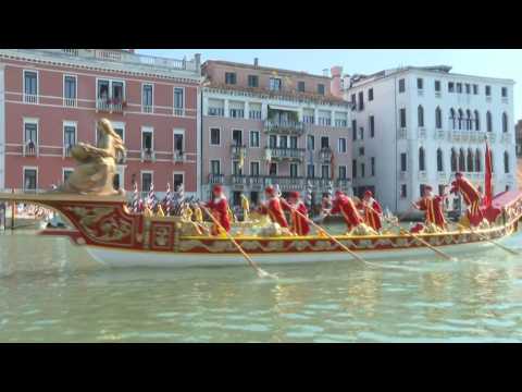 Boats and gondolas parade down Venice's Grand Canal