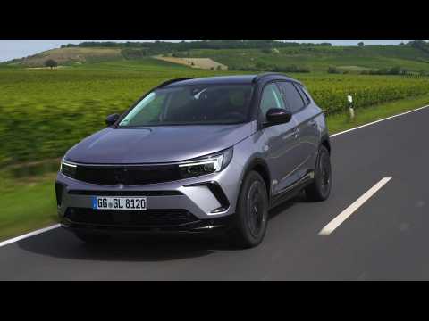 The new Opel Grandland Driving Video