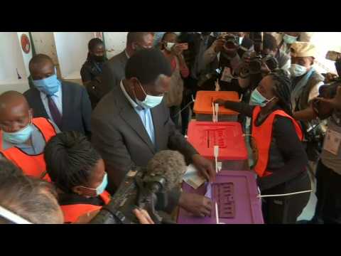 Zambian opposition candidate Hakainde Hichilema casts ballot