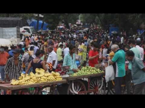 Crowded local market in Mumbai despite pandemic