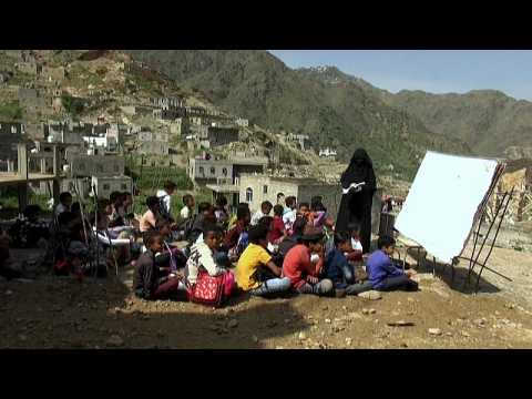 Yemeni children return to school amid war and pandemic