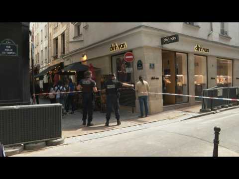 Two men rob Paris jewellery store, loot 400 000 euros worth of precious stones