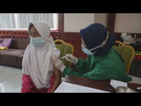 Indonesia continues to vaccinate children to halt spread of COVID-19