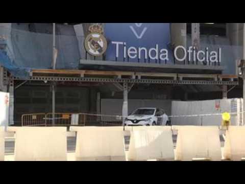 Real Madrid store at the Santiago Bernabéu is robbed with a moon landing