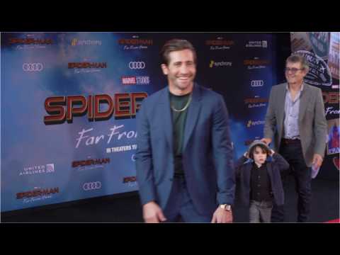 Jake Gyllenhaal Red Carpet Footage