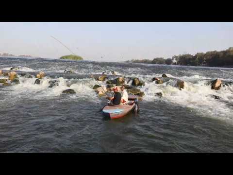 Egyptians flock to the Nile to beat the heat in Cairo