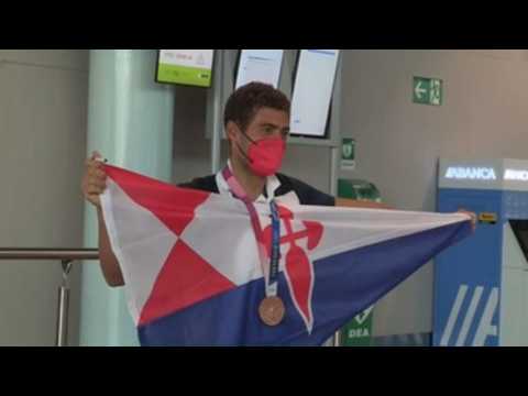 Emotional reception in Vigo to the Olympic sailor Nico Rodríguez