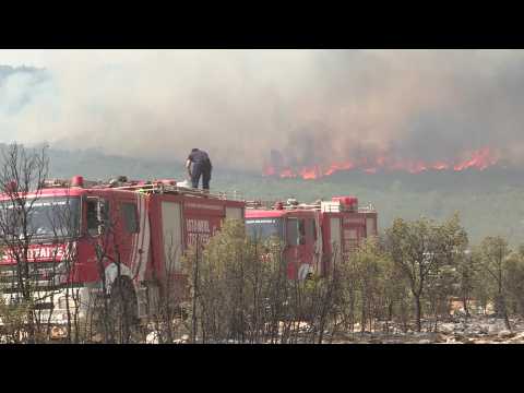 Turkey: residents on the front line help extinguish fires