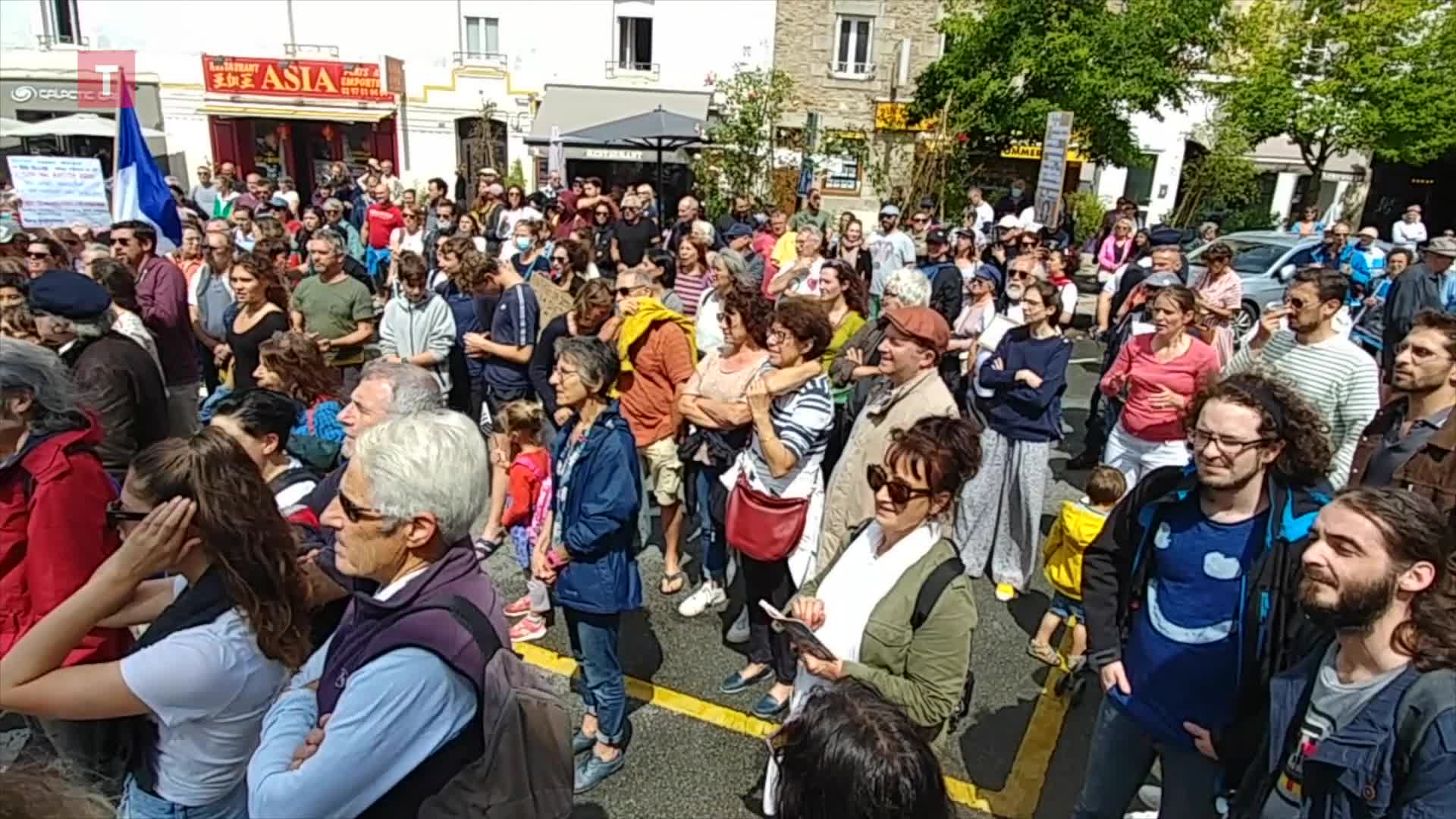 Anti-passe sanitaire : 3200 manifestants à Vannes (Le Télégramme)