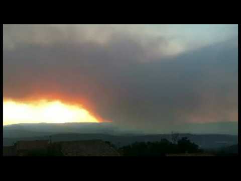 Amateur images show forest fire, smoke near Saint-Tropez