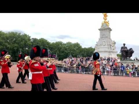 Traditional changing of the guard ceremony returns to Buckingham Palace