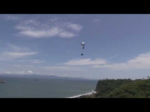 Paragliding to discover Costa Rica's aerial paradise