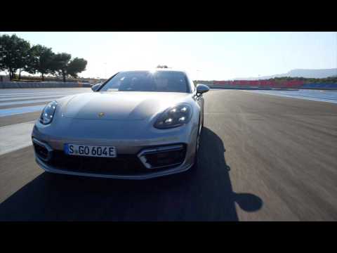 The new Porsche Panamera 4S E-Hybrid GT in Silver Metallic Driving Video