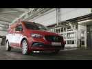 The new Mercedes-Benz CITAN Panel Van in Red Driving Video