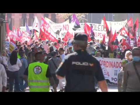 Hundreds rally in Madrid to demand protection of pensions