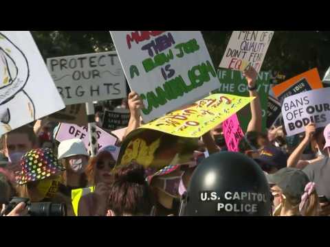 US: Women's March reaches Supreme Court in Washington DC