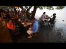 Restaurant in Thailand continues to operate despite floods