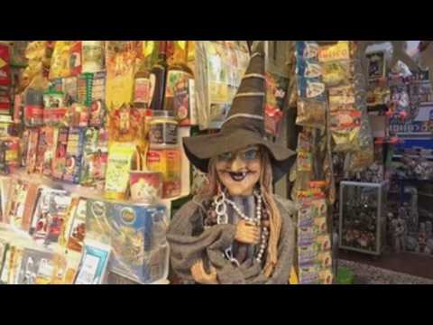 Tourism resumes in La Paz with fair in lively Witches' Market