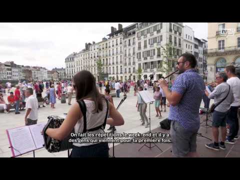 Orai bat, ça danse à Bayonne